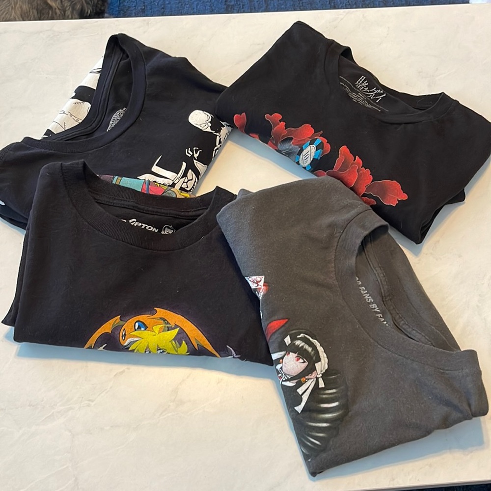 Bundle of 4 Anime t-shirts